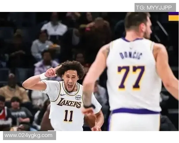 CCTV5直播快船与雷霆激战精彩瞬间回顾与赛后分析